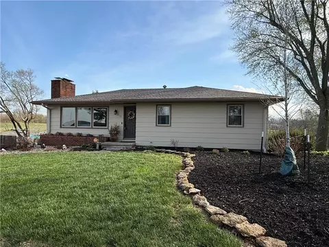 7106 Lundeen Dr, Country Club, MO 64505