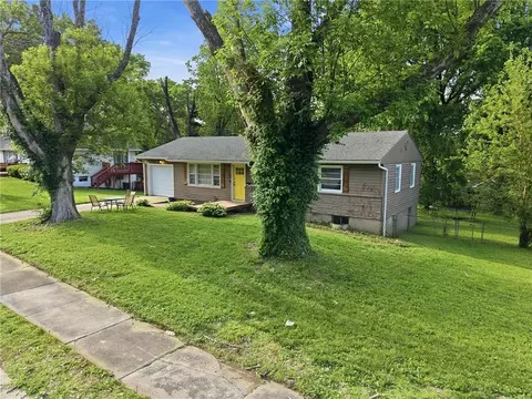 8850 E 53rd Ter, Raytown, MO 64133