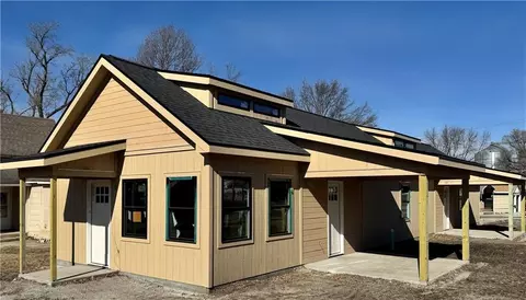 404 W Cornhill St, Cameron, MO 64429