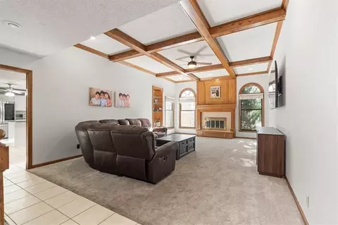 8113 W 99th St, Overland Park, KS 66212