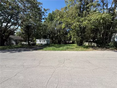 128 S Hardy Ave, Independence, MO 64053