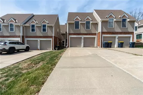 8240 NW Birch Ln, Kansas City, MO 64151