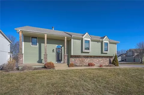 1108 NE Franklin Dr, Lees Summit, MO 64064