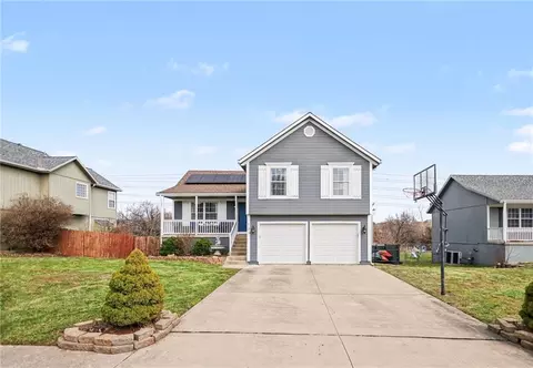 709 Derby St, Raymore, MO 64083