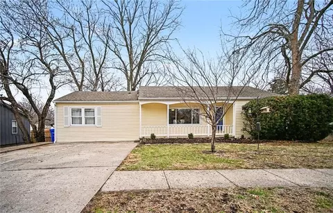 203 NE Green St, Lees Summit, MO 64063