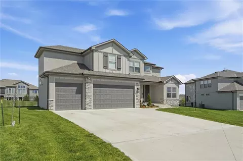 1116 Hummingbird Ct, Greenwood, MO 64034