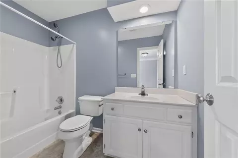 Bath - 2413 SW Kenwill Dr, Lees Summit, MO 64082 photo 2 of 4