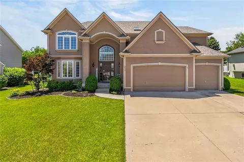 2413 SW Kenwill Dr, Lees Summit, MO 64082