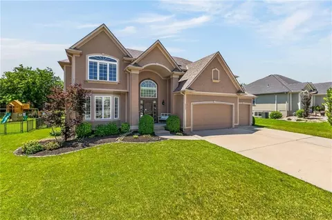 Exterior - 2413 SW Kenwill Dr, Lees Summit, MO 64082 photo 2 of 10