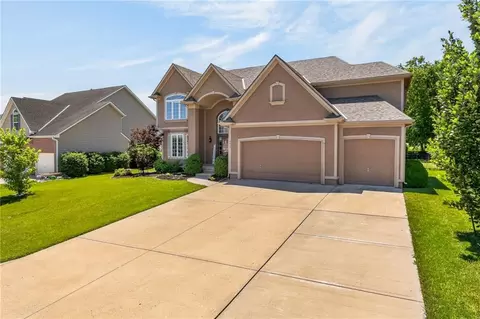 Exterior - 2413 SW Kenwill Dr, Lees Summit, MO 64082 photo 3 of 10