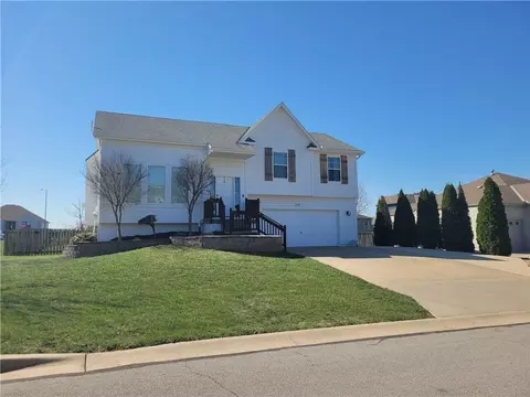 1511 N 4th St, Louisburg, KS 66053