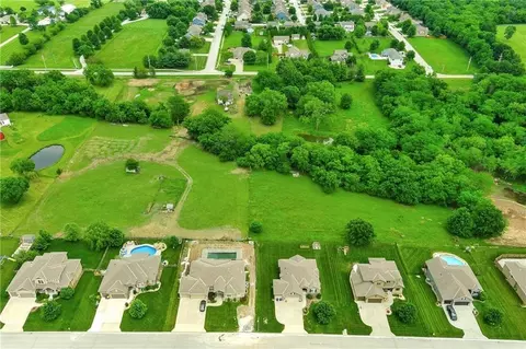 4400 Doc Henry Rd, Lees Summit, MO 64082 photo 2