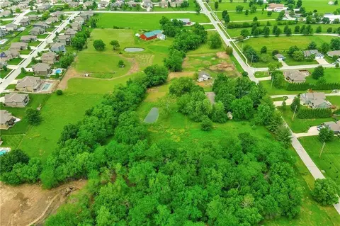 4400 Doc Henry Rd, Lees Summit, MO 64082 photo 3