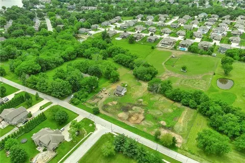 4400 Doc Henry Rd, Lees Summit, MO 64082 photo 4