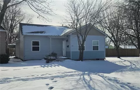 906 E 4th St, Sedalia, MO 65301