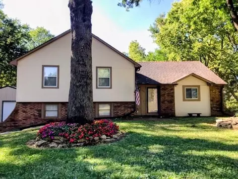 1818 Hilltop Dr, Country Club, MO 64505