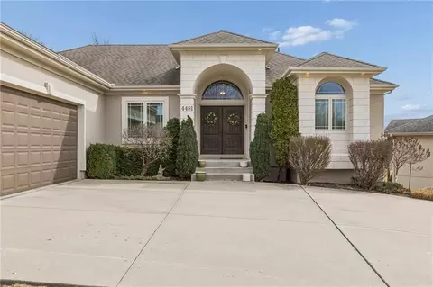 4481 SW Raintree Shore Dr, Lees Summit, MO 64082