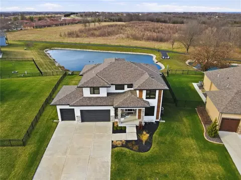 4808 Jamestown Dr, Lees Summit, MO 64064