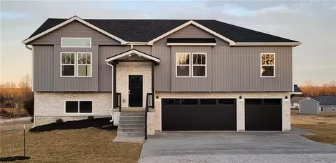 219 SE 141st Rd, Warrensburg, MO 64093