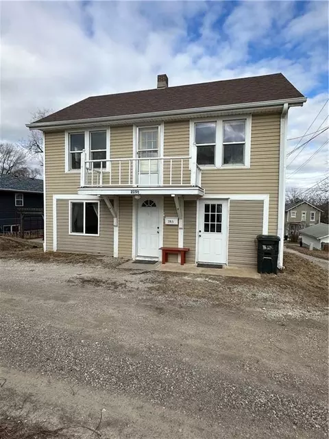 215 W 8th St, Maryville, MO 64468