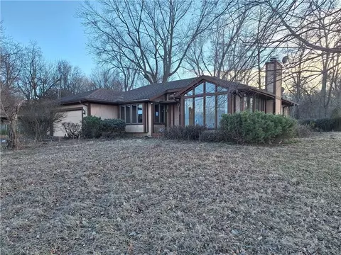 202 Broad St, Waverly, MO 64096