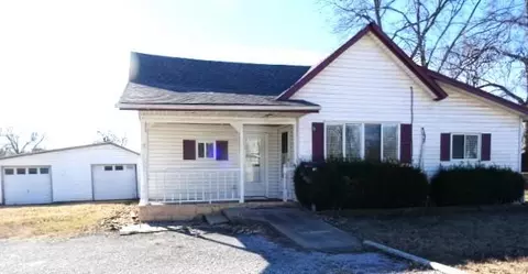 923 E Walnut St, Rich Hill, MO 64779