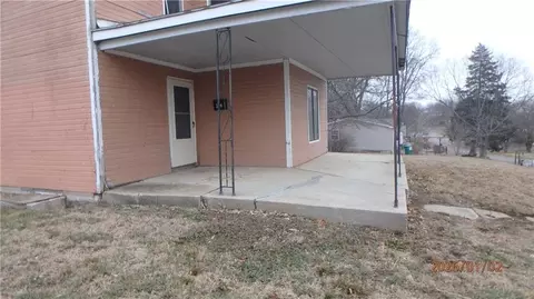 344 W 10th St, Horton, KS 66439