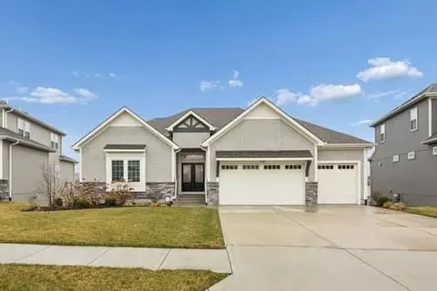 11502 S Roundtree St, Olathe, KS 66061