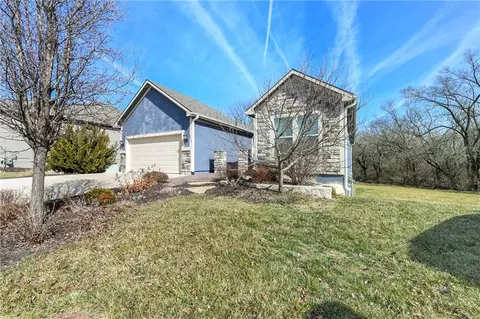 4925 Tallgrass St, Leavenworth, KS 66048