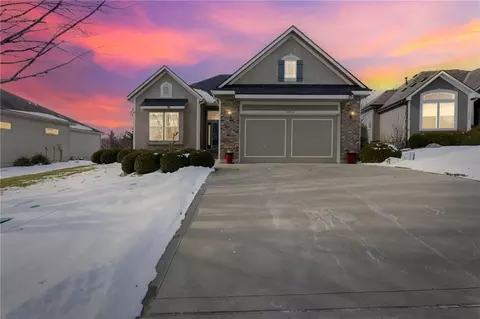 1362 Brompton Ln, Raymore, MO 64083