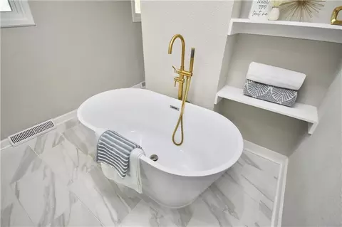 7019 W 69th Ter, Overland Park, KS 66204