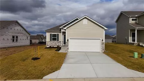 12428 S Aspen Ln, Lees Summit, MO 64086