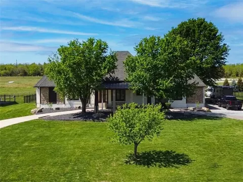 4210 NW Lake Dr, Lees Summit, MO 64064