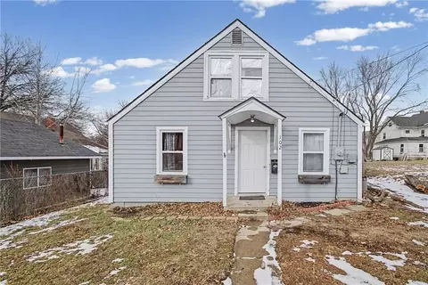 102 W Black Diamond St, Richmond, MO 64085