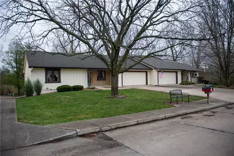 19001 Sunrise Dr, Belton, MO 64012