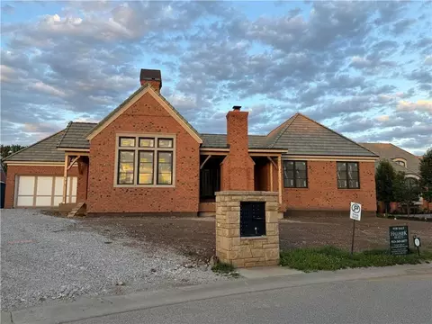 1905 W 114th St, Leawood, KS 66211