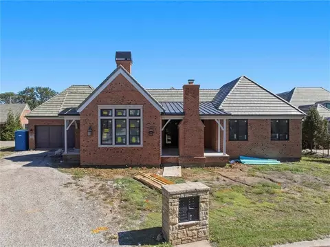 1905 W 114th St, Leawood, KS 66211