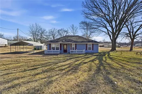 302 E St, Creighton, MO 64739