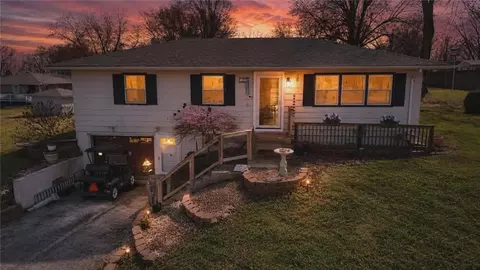 508 E Price Ave, Savannah, MO 64485