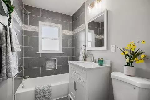 Bath - 12301 E 233rd St, Peculiar, MO 64078 photo 4 of 5