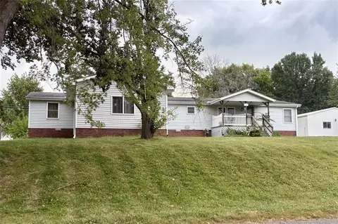 202 N Main St, Oregon, MO 64473