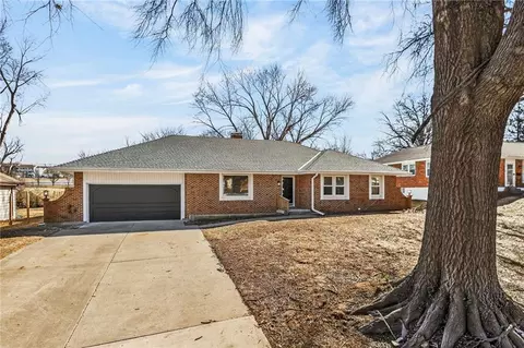 10437 Grand Ave, Kansas City, MO 64114