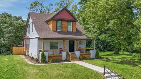 2736 Olive St, Kansas City, MO 64109