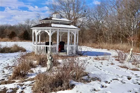 Exterior - 962 NW 445 Rd, Centerview, MO 64019 photo 3 of 4