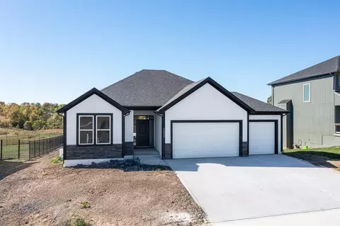 1667 N 156th St, Basehor, KS 66007