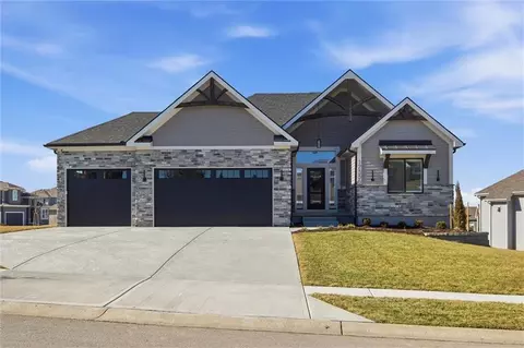 17556 Acton St, Stilwell, KS 66085