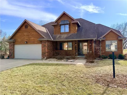 4410 Hunter Dr, Saint Joseph, MO 64506