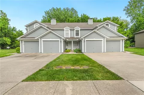 6033 NE Moonstone Dr, Lees Summit, MO 64064