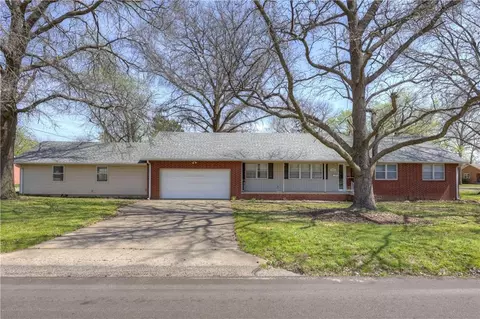 2002 N Michigan St, Pittsburg, KS 66762