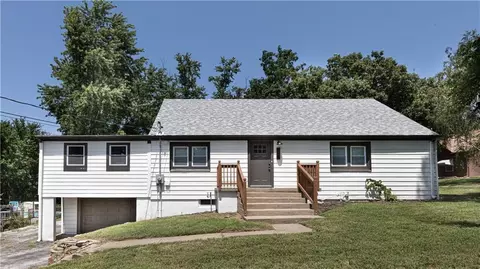 808 NE Russell Rd, Kansas City, MO 64116